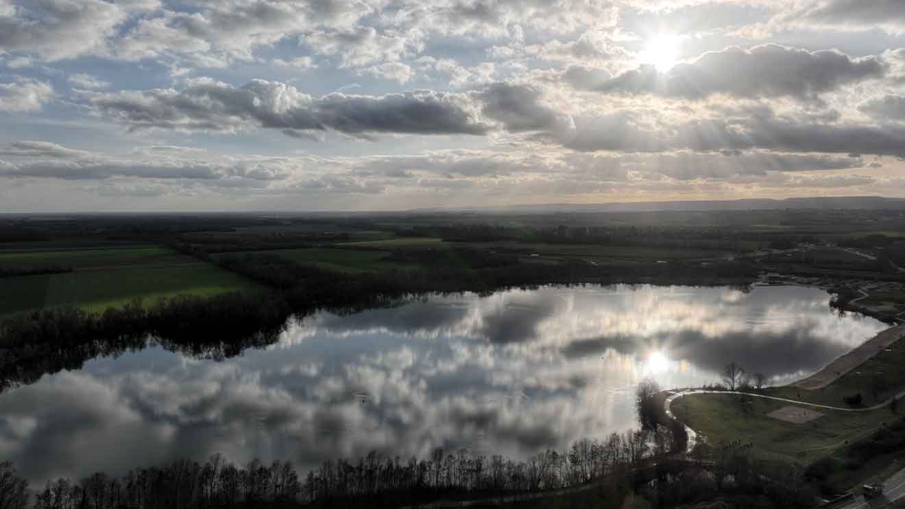 Vue aérienne lac arc sur tille